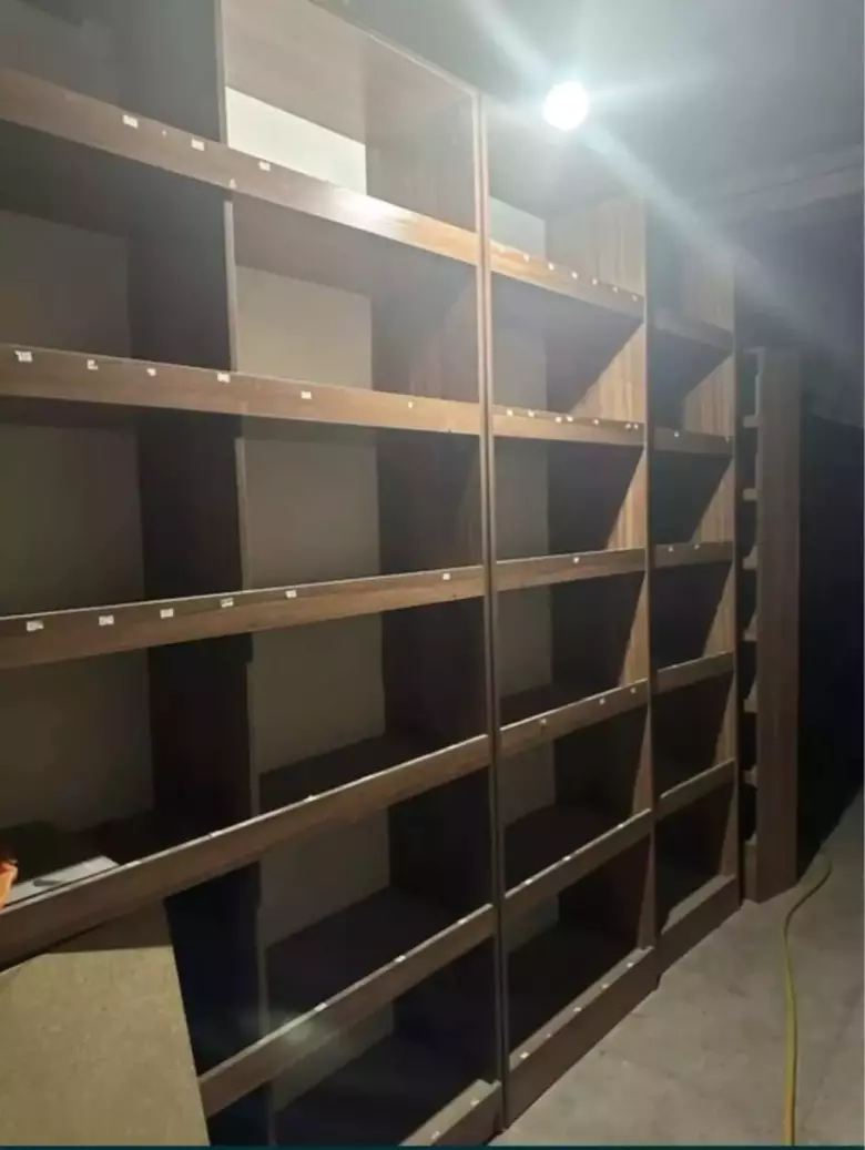 Продаются срочно стеллажи , полки в магазин за все 300$