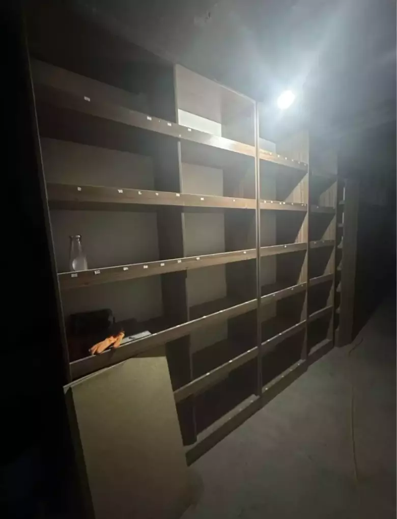 Продаются срочно стеллажи , полки в магазин за все 300$