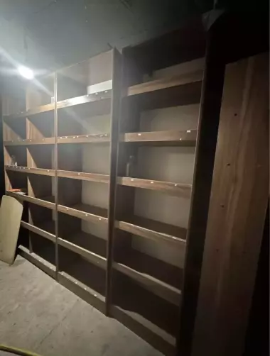 Продаются срочно стеллажи , полки в магазин за все 300$
