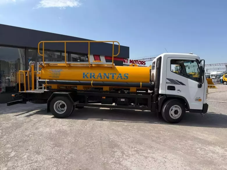 Поливомоечная машина 4 м3 HYUNDAI EX8