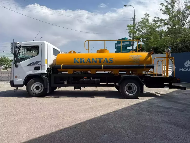 Поливомоечная машина 4 м3 HYUNDAI EX8