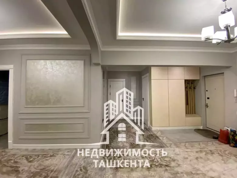 Продаётся 4-комнатная квартира в Медгородке