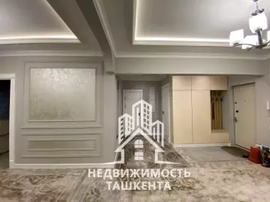 Продаётся 4-комнатная квартира в Медгородке