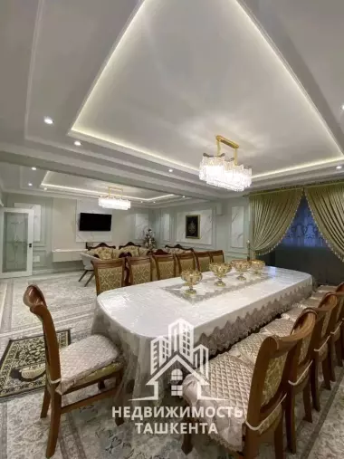 Продаётся 4-комнатная квартира в Медгородке