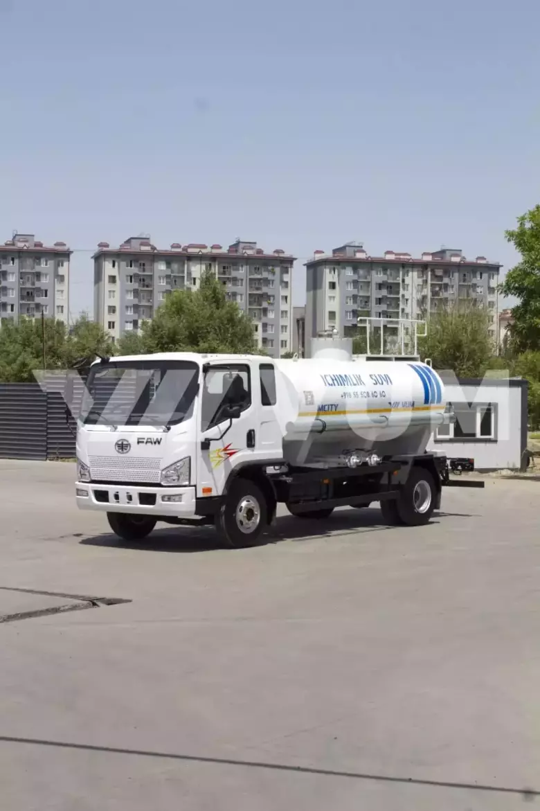 Водовоз питьевой воды 6m³ FAW Tiger V