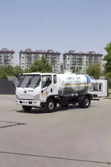 Водовоз питьевой воды 6m³ FAW Tiger V