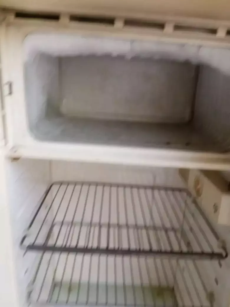 Продаем холодильник Орск, пелесос, гладилка, и стулья Тел- ,