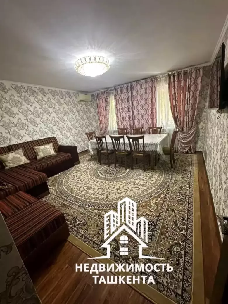 Продаётся 8комнатная квартира в Яккасарайском районе