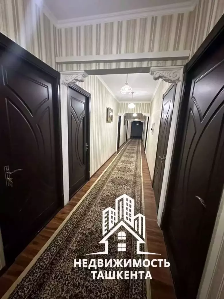 Продаётся 8комнатная квартира в Яккасарайском районе