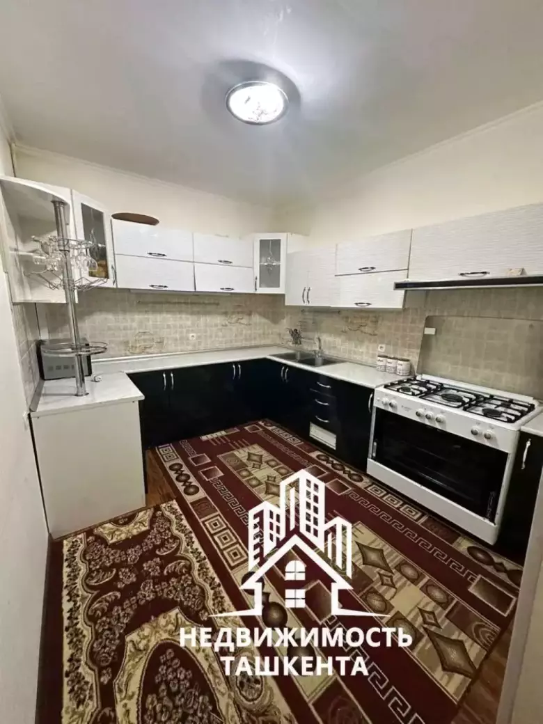 Продаётся 8комнатная квартира в Яккасарайском районе