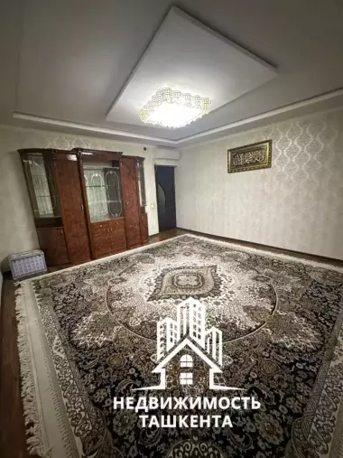 Продаётся 8комнатная квартира в Яккасарайском районе