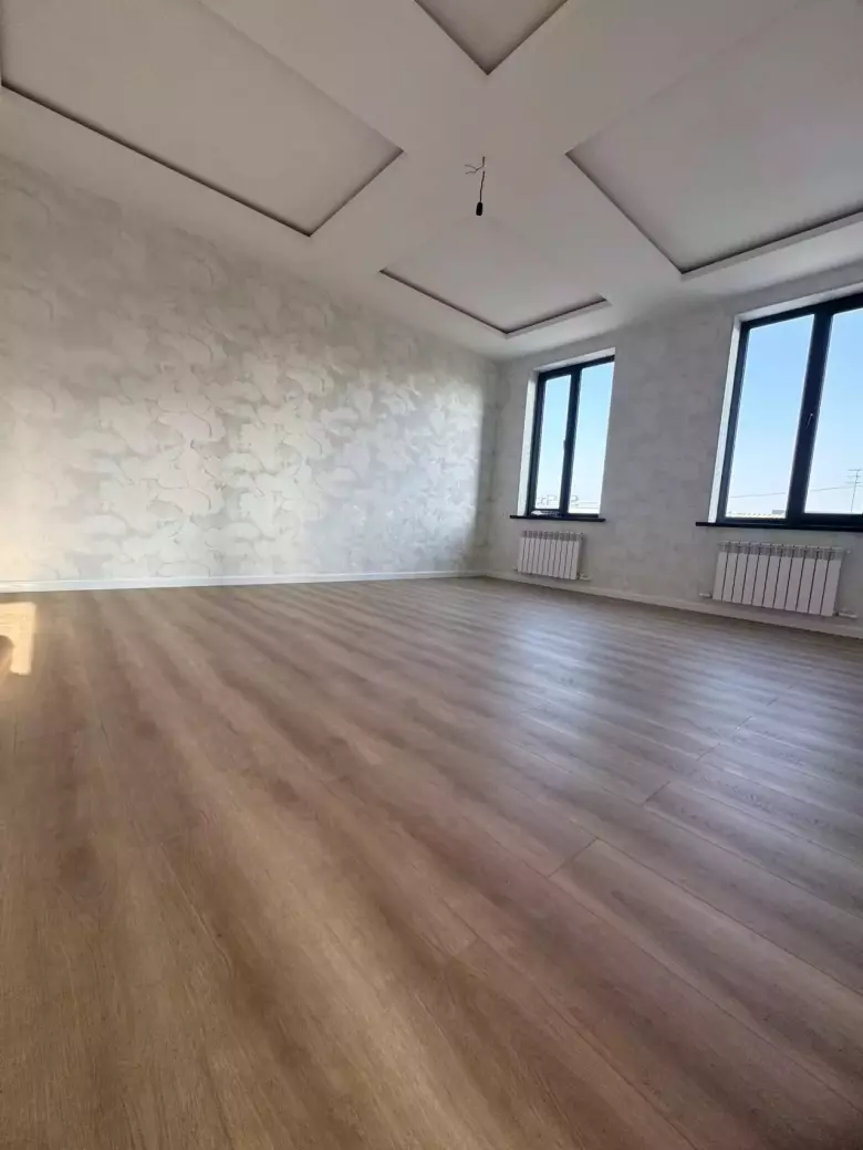 Sotiladi: Uy – Sergeli Yuqori Darxon mahalla Maydon: 1.7 sotix 5 ta xona