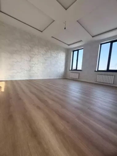 Sotiladi: Uy – Sergeli Yuqori Darxon mahalla Maydon: 1.7 sotix 5 ta xona