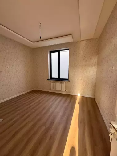 Sotiladi: Uy – Sergeli Yuqori Darxon mahalla Maydon: 1.7 sotix 5 ta xona