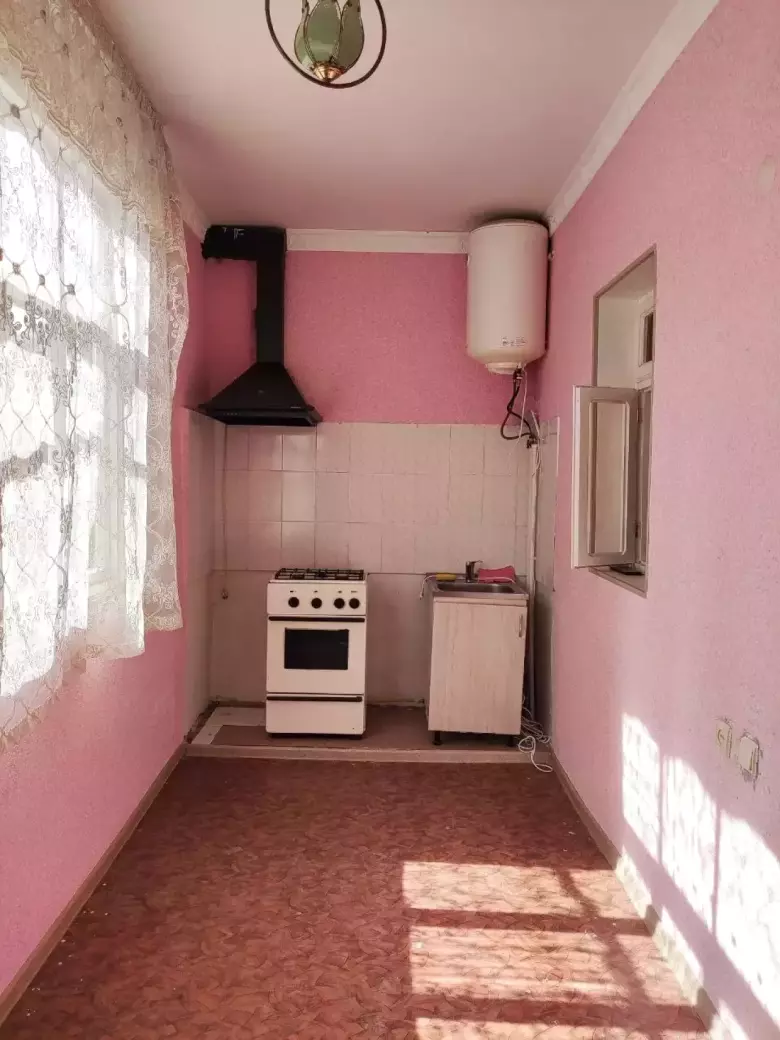 Однокомнатная без посредников. Возле метро.