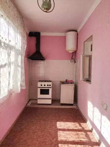 Однокомнатная без посредников. Возле метро.