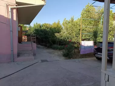 УЙ СОТИЛАДИ ШАХАР СЕНТРЛАРДАН СРОЧНИЙ СОТИЛВОТИ БОШКА БУНАКА ИМКОН БОЛМИД