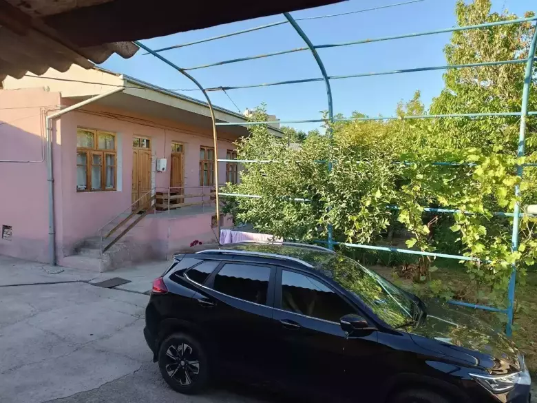 УЙ СОТИЛАДИ ШАХАР СЕНТРЛАРДАН СРОЧНИЙ СОТИЛВОТИ БОШКА БУНАКА ИМКОН БОЛМИД