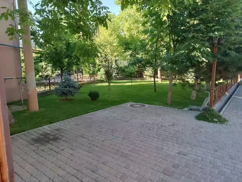 УЙ СОТИЛАДИ ШАХАР СЕНТРЛАРДАН СРОЧНИЙ СОТИЛВОТИ БОШКА БУНАКА ИМКОН БОЛМИД