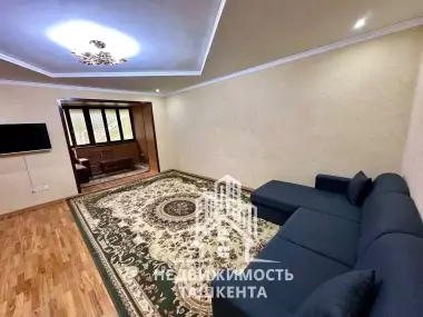 Продаётся 4-комнатная квартира на Ц-1