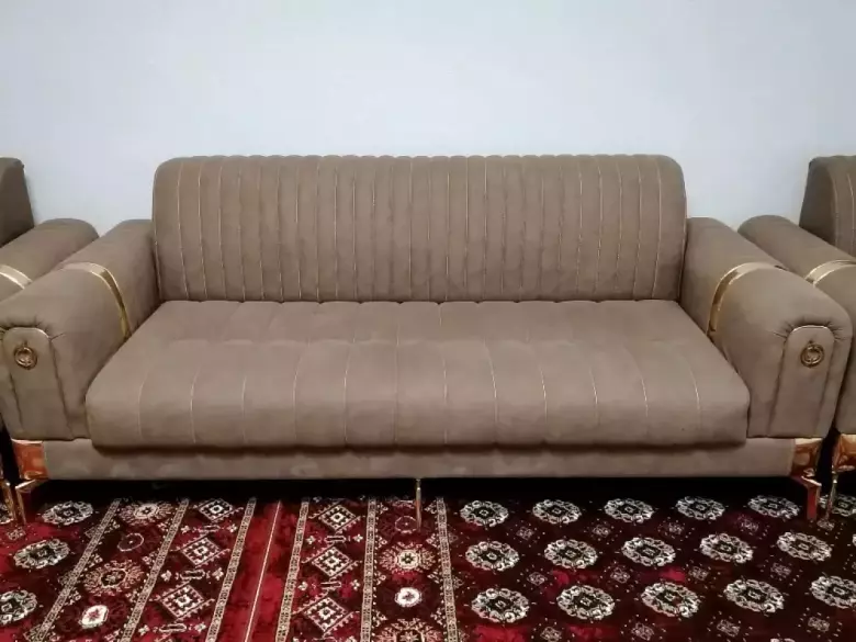 Yumshoq mebel sotiladi