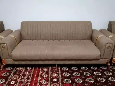 Yumshoq mebel sotiladi