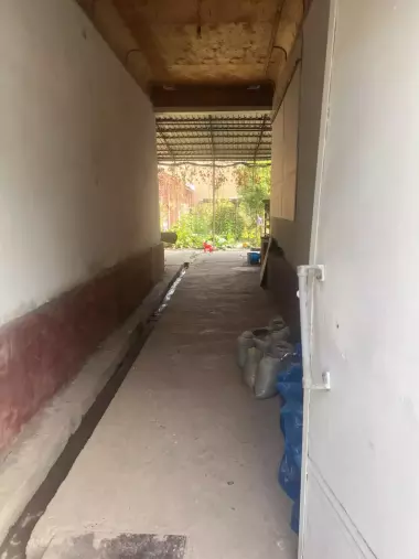 8 sotixli, 8 000 m² maydonli shinam uy sotiladi