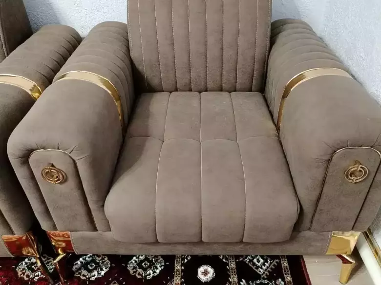 Yumshoq mebel sotiladi