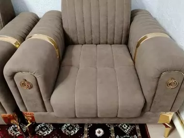 Yumshoq mebel sotiladi