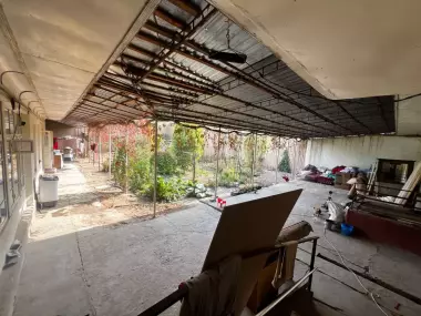 8 sotixli, 8 000 m² maydonli shinam uy sotiladi