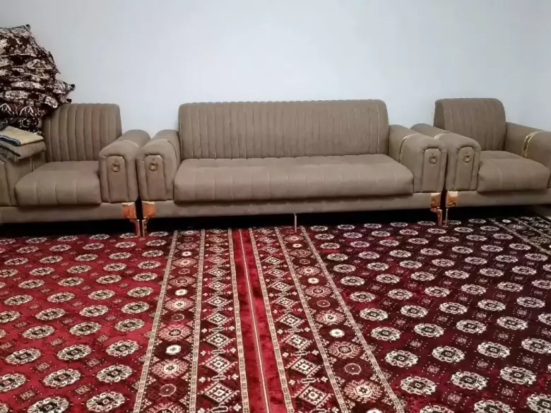 Yumshoq mebel sotiladi