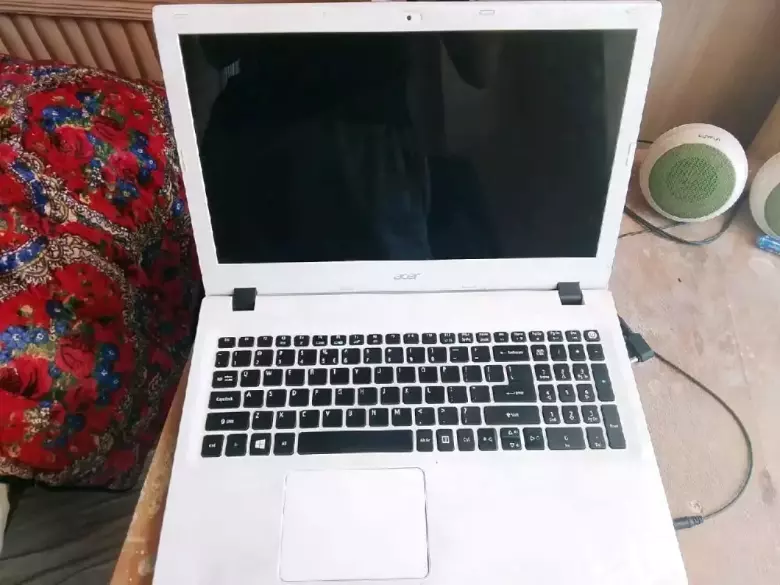 aser aspire, Intel seleron, NVIDIA 9200M, 128gb SSD 512gb HDD, 8gb ram