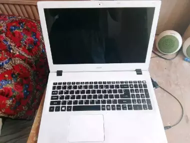 aser aspire, Intel seleron, NVIDIA 9200M, 128gb SSD 512gb HDD, 8gb ram