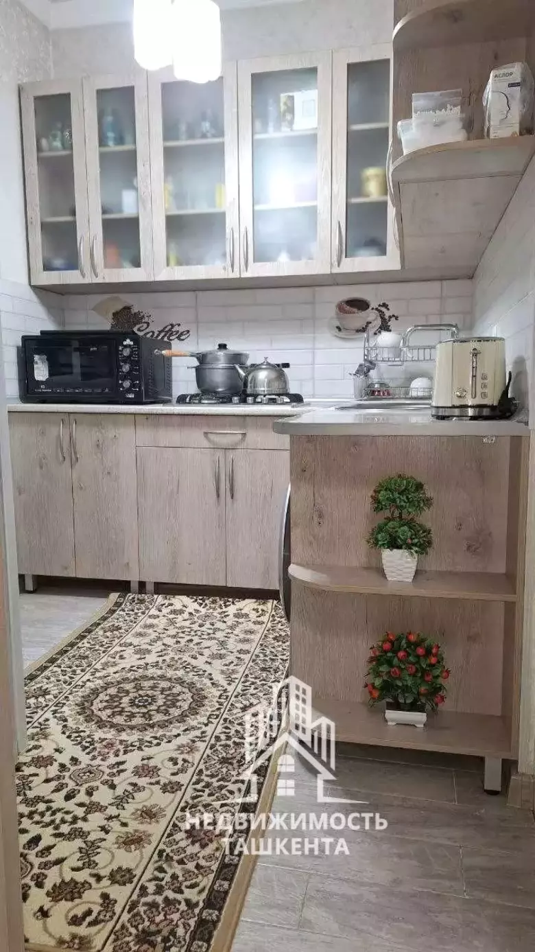 Продаётся 2-комнатная на Шахристанском