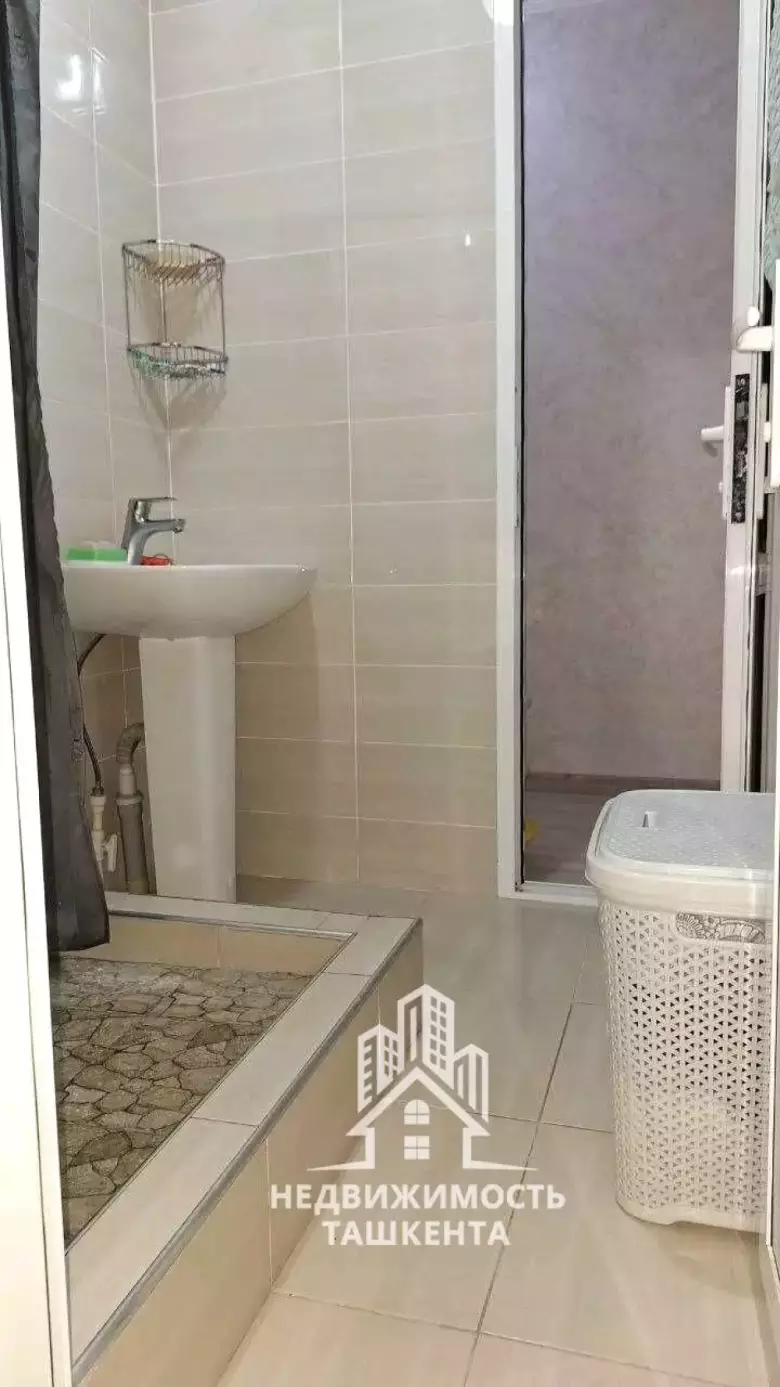 Продаётся 2-комнатная на Шахристанском