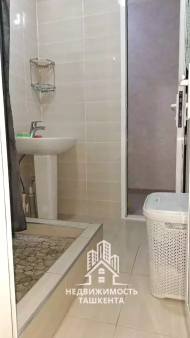 Продаётся 2-комнатная на Шахристанском