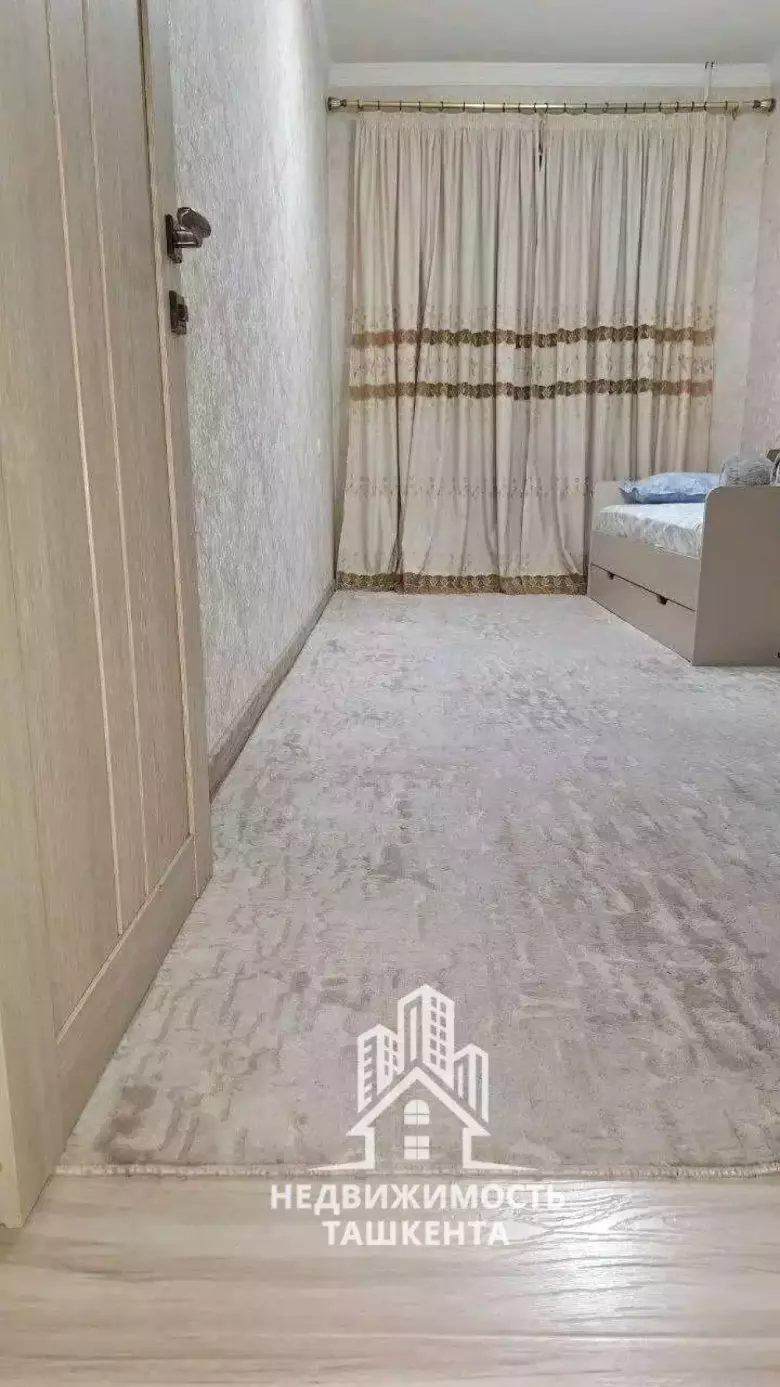 Продаётся 2-комнатная на Шахристанском