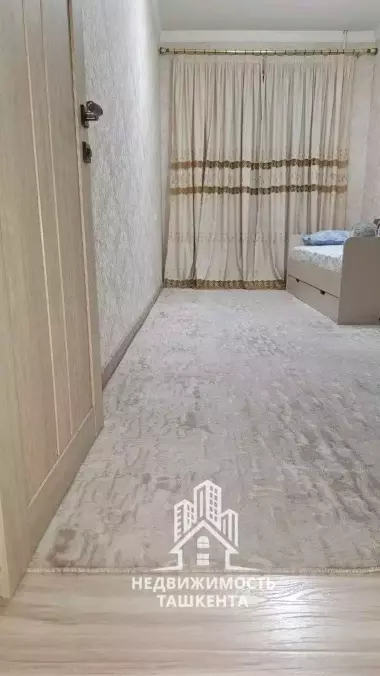 Продаётся 2-комнатная на Шахристанском