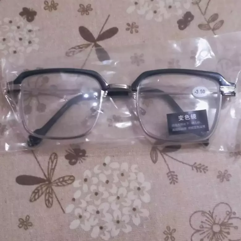 Очки для далнозоркости и близорукости.