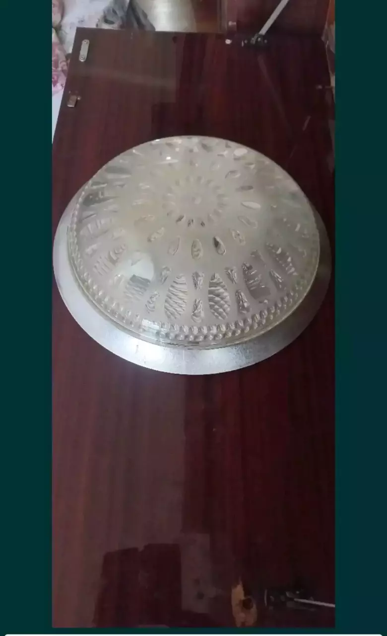 Люстры,бра,плофоны б/у.