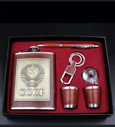 Фляжки для спиртных напитков.