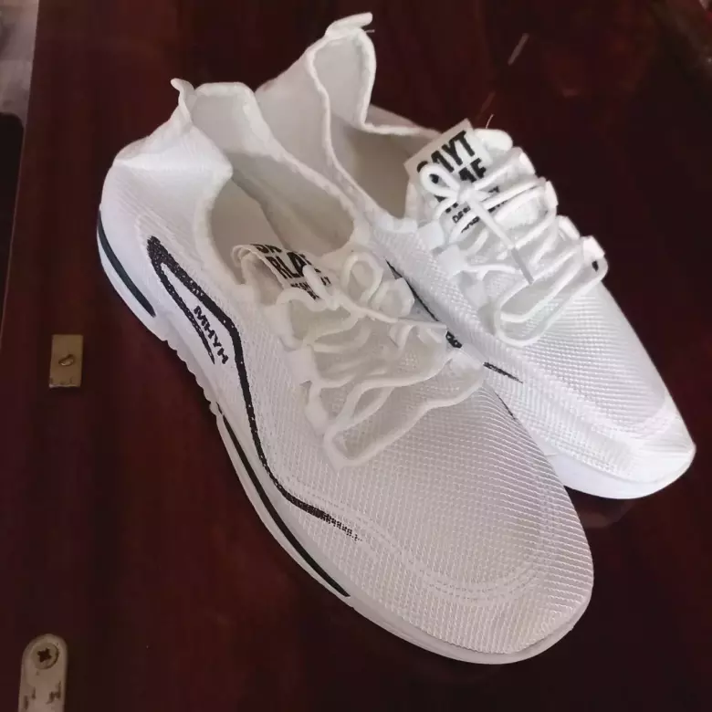 Кросовки мужские и женские.