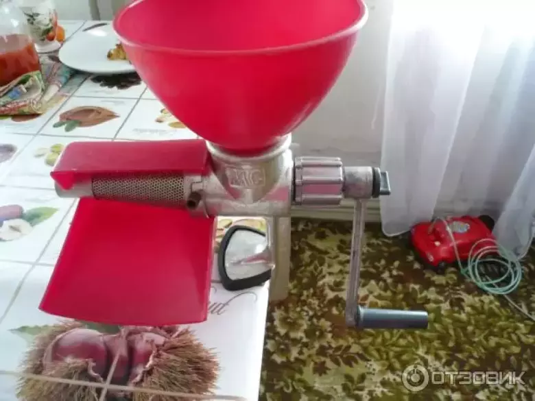 Соковыжималка чугунная ручная шнековая, СССР, 70-80 г.г