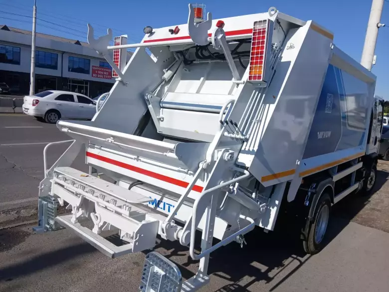 Мусоровоз FAW Tiger V (8+1м³)