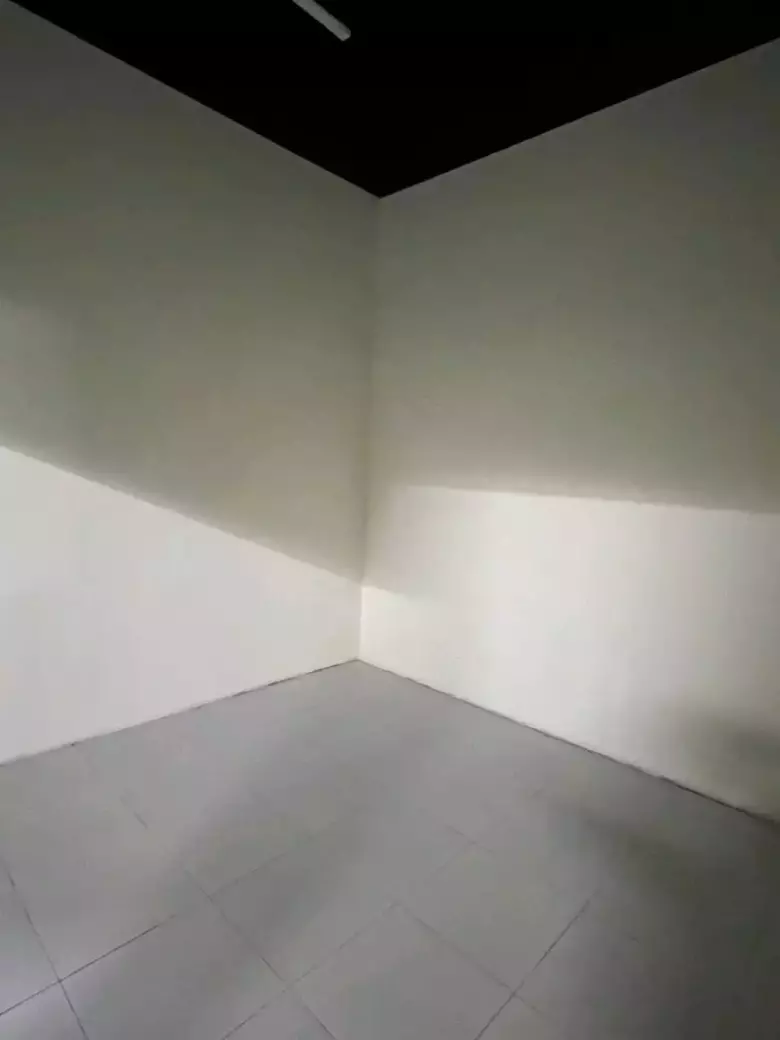 Doʻkon sotiladi Ibn Sino savdo markazida