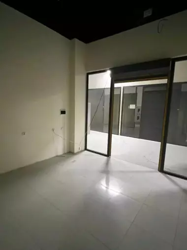 Doʻkon sotiladi Ibn Sino savdo markazida