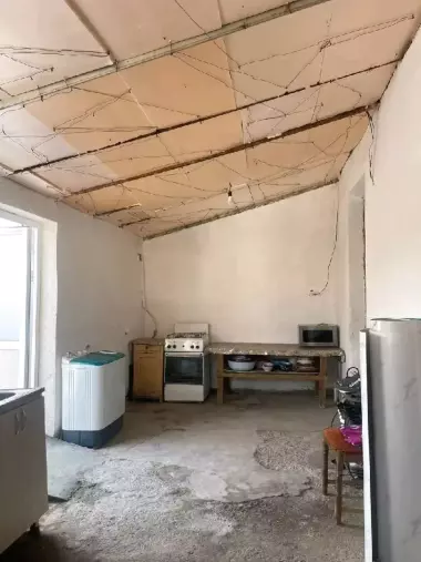 Toshkent viloyati Yuqori Chirchiq tumani Iyk otada 3 xona 8 sotix hovli sotiladi