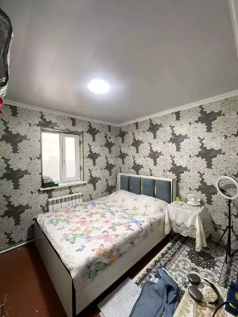 Toshkent viloyati Yuqori Chirchiq tumani Iyk otada 3 xona 8 sotix hovli sotiladi