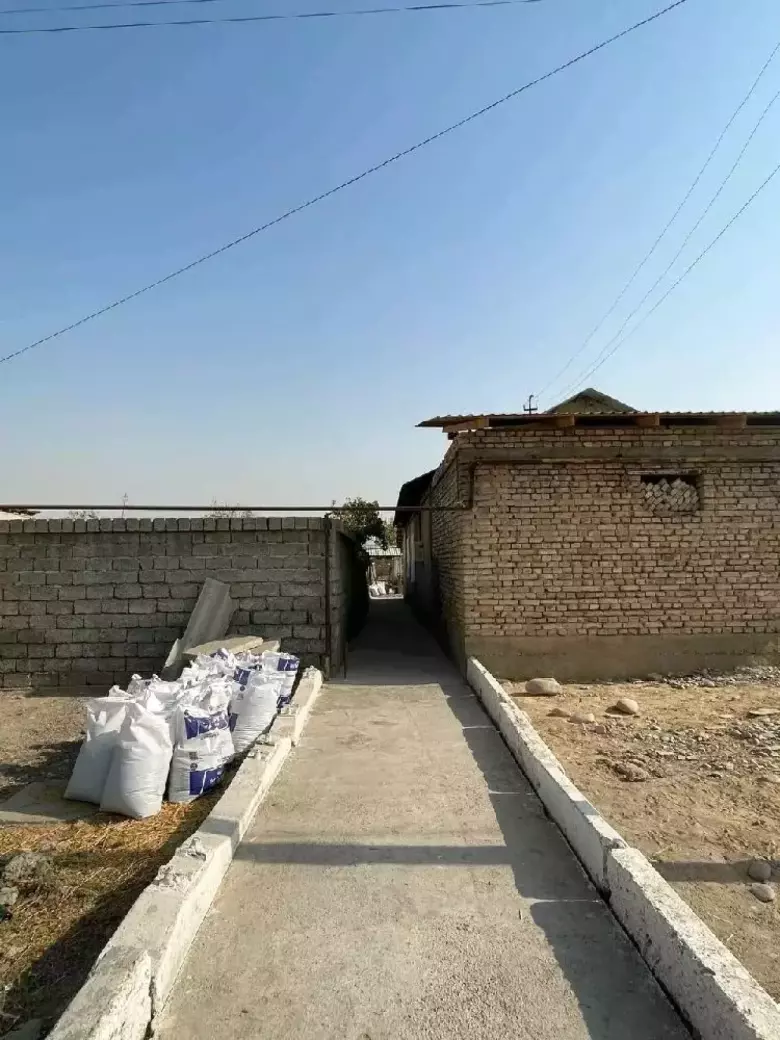 Toshkent viloyati Yuqori Chirchiq tumani Iyk otada 3 xona 8 sotix hovli sotiladi