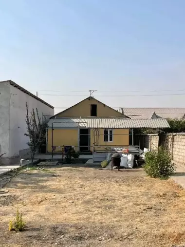 Toshkent viloyati Yuqori Chirchiq tumani Iyk otada 3 xona 8 sotix hovli sotiladi